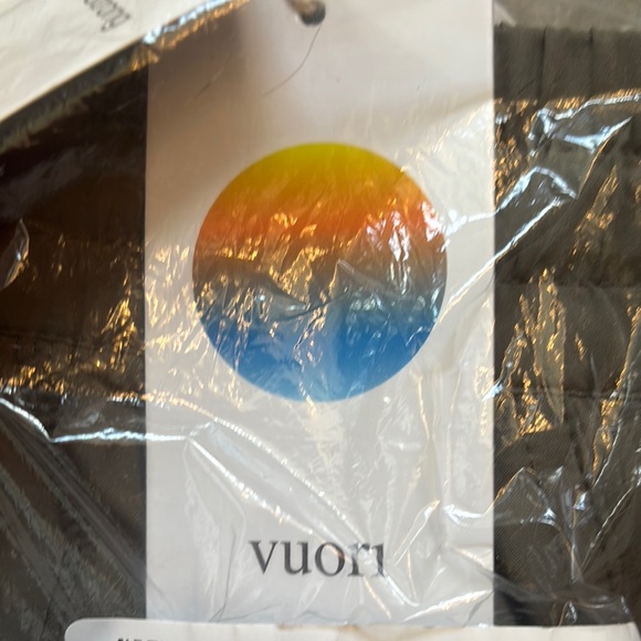 NWT W’s Vuori Lg Clementine 4” Short in Light Oregano. Packaging unopened! - Picture 6 of 8